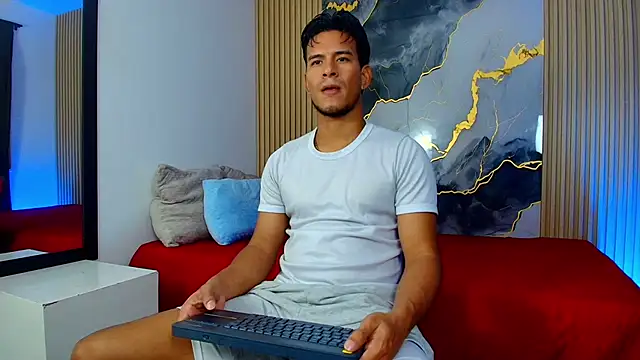 Snapshot of JacobWolf__ chatting on June 5, 7:52 pm JacobWolf online show from June 5, 7:52 pm