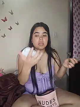 Snapshot of MiiaHott_W chatting on June 7, 2:21 pm MiiaHott W online show from June 7, 2:21 pm