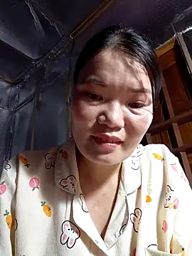 Snapshot of -Trici- chatting on June 5, 3:46 am -Trici- online show from June 5, 3:46 am