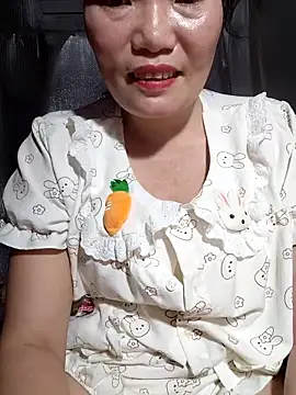 Snapshot of -Trici- chatting on June 14, 3:03 pm -Trici- online show from June 14, 3:03 pm