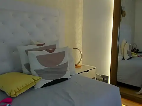 Snapshot of candy_eyes_ chatting on May 21, 3:24 am candy eyes online show from May 21, 3:24 am