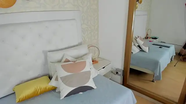 Snapshot of candy_eyes_ chatting on May 22, 2:51 am candy eyes online show from May 22, 2:51 am
