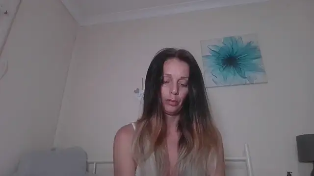 LouiseLovell online show from June 16, 7:55 am