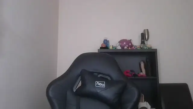 LouiseLovell online show from July 8, 6:34 pm