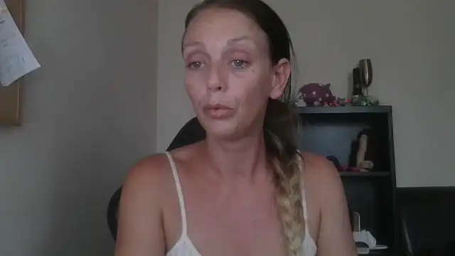 LouiseLovell online show from July 15, 6:24 pm
