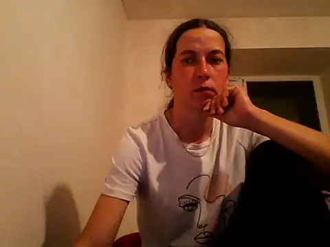 Snapshot of DanicaFey chatting on May 17, 6:37 pm DanicaFey online show from May 17, 6:37 pm
