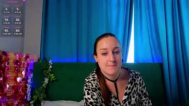 Snapshot of SandraWarren chatting on June 3, 8:28 am SandraWarren online show from June 3, 8:28 am