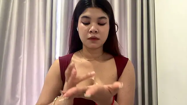 Snapshot of BellaVonarx chatting on May 23, 2:17 am BellaVonarx online show from May 23, 2:17 am