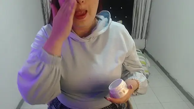 BriannaBlaze69 online show from July 2, 12:55 pm