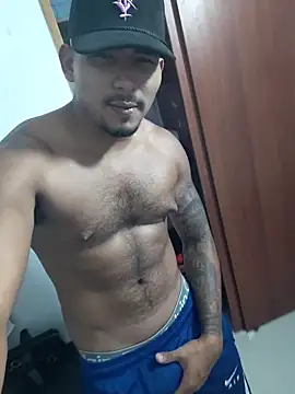 Snapshot of AndrssGold chatting on May 15, 3:35 am AndrssGold online show from May 15, 3:35 am