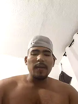 Snapshot of AndrssGold chatting on May 30, 5:48 am AndrssGold online show from May 30, 5:48 am