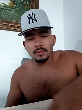 Snapshot of AndrssGold chatting on June 7, 12:42 pm AndrssGold online show from June 7, 12:42 pm