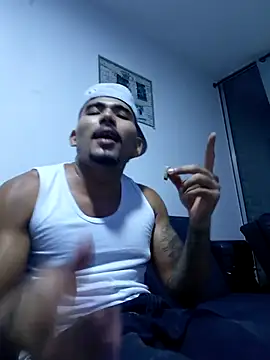 Snapshot of AndrssGold chatting on June 12, 4:55 am AndrssGold online show from June 12, 4:55 am