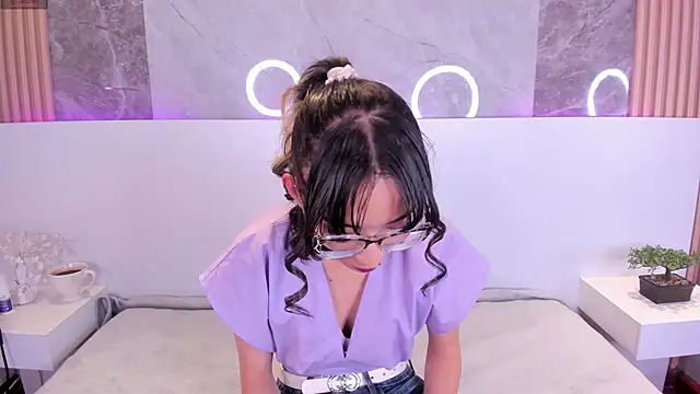 Snapshot of EmiliaBell_ chatting on June 20, 1:03 pm EmiliaBell online show from June 20, 1:03 pm