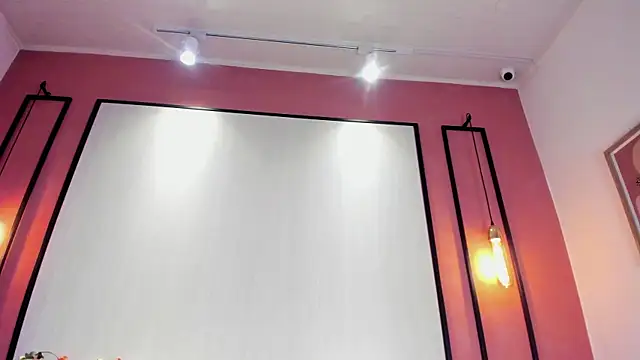 Snapshot of EmiliaBell_ chatting on July 28, 6:20 pm EmiliaBell online show from July 28, 6:20 pm