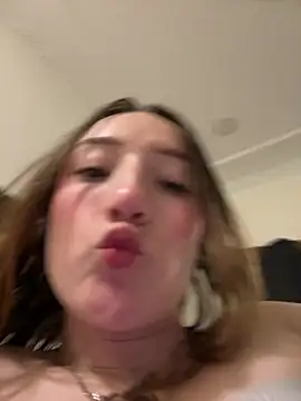 Valery Salmons online show from July 18, 2:38 am