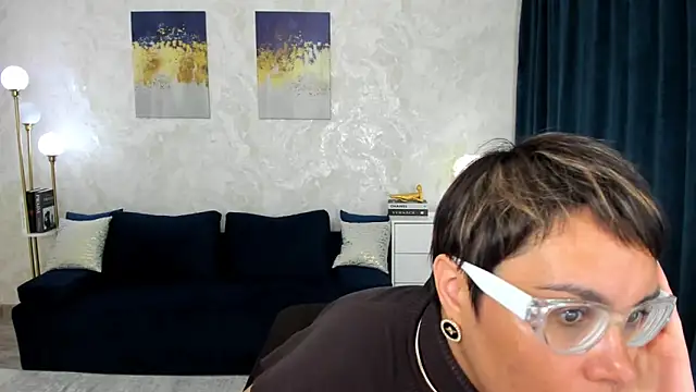 Snapshot of MayaNoire chatting on June 11, 2:53 am MayaNoire online show from June 11, 2:53 am