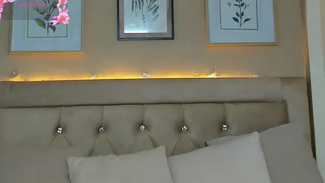 Snapshot of EmilyWinter_ chatting on June 10, 11:53 am EmilyWinter online show from June 10, 11:53 am