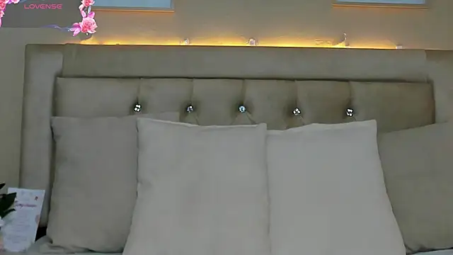 Snapshot of EmilyWinter_ chatting on June 15, 11:34 am EmilyWinter online show from June 15, 11:34 am