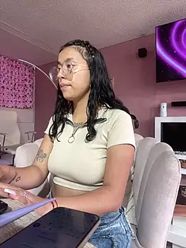 Gaby Pinkk online show from June 9, 4:40 pm