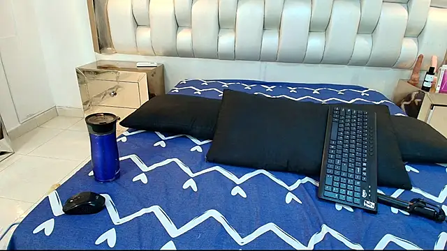 Snapshot of ShalonLebron chatting on June 5, 12:33 pm ShalonLebron online show from June 5, 12:33 pm