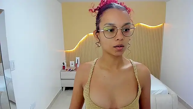 Snapshot of GINAMORELO chatting on June 14, 1:13 pm GINAMORELO online show from June 14, 1:13 pm
