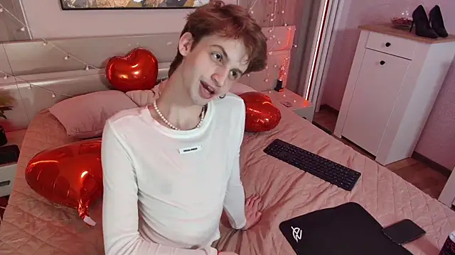 Snapshot of Bimbo_boy_ chatting on June 5, 4:56 pm Bimbo boy online show from June 5, 4:56 pm