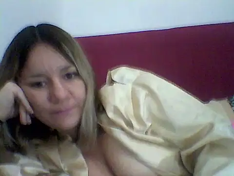 Snapshot of AllisonLove2 chatting on June 9, 2:23 am AllisonLove2 online show from June 9, 2:23 am