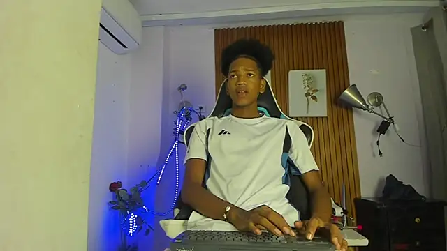 Snapshot of Afrowayuu chatting on June 5, 5:40 pm Afrowayuu online show from June 5, 5:40 pm