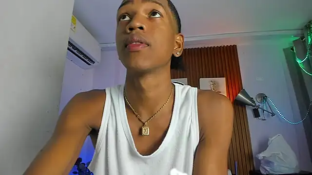 Snapshot of Afrowayuu chatting on June 9, 5:24 pm Afrowayuu online show from June 9, 5:24 pm