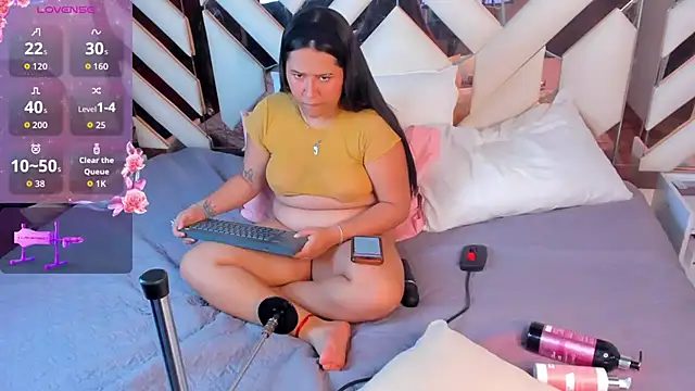 Snapshot of _Sassha_ chatting on June 18, 10:47 pm Sassha online show from June 18, 10:47 pm