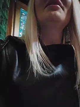 Snapshot of MILFBARBY chatting on February 13, 8:10 am MILFBARBY online show from February 13, 8:10 am