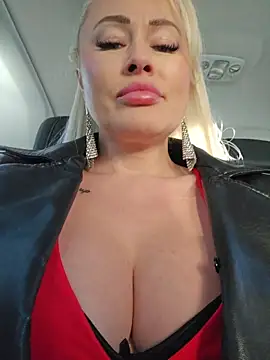 Snapshot of MILFBARBY chatting on March 29, 7:30 am MILFBARBY online show from March 29, 7:30 am