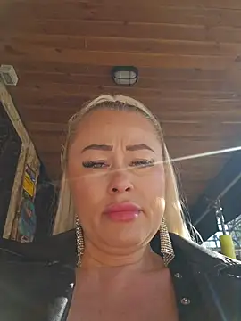 Snapshot of MILFBARBY chatting on April 6, 8:04 am MILFBARBY online show from April 6, 8:04 am