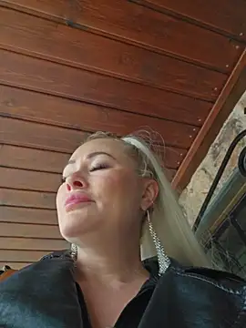 Snapshot of MILFBARBY chatting on April 8, 7:41 am MILFBARBY online show from April 8, 7:41 am