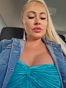 Snapshot of MILFBARBY chatting on May 17, 7:17 am MILFBARBY online show from May 17, 7:17 am