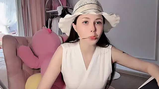 Snapshot of Aisssss- chatting on June 14, 9:22 am Aisssss- online show from June 14, 9:22 am