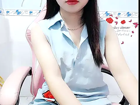 Snapshot of Emilysexy_cut chatting on June 28, 4:29 am Emilysexy cut online show from June 28, 4:29 am