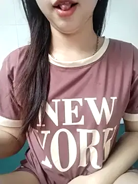 Snapshot of Emilysexy_cut chatting on July 1, 4:14 am Emilysexy cut online show from July 1, 4:14 am