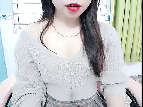 Snapshot of Emilysexy_cut chatting on July 7, 4:04 am Emilysexy cut online show from July 7, 4:04 am
