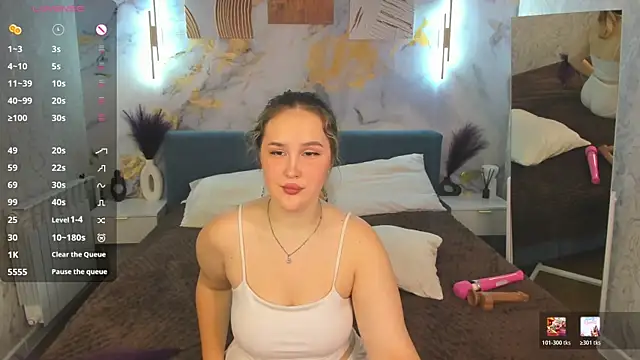 Stacey Dawson online show from July 28, 8:21 am