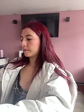 Snapshot of EveRave_Pink chatting on May 27, 2:58 pm EveRave Pink online show from May 27, 2:58 pm