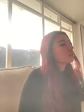 Snapshot of EveRave_Pink chatting on May 31, 8:21 pm EveRave Pink online show from May 31, 8:21 pm