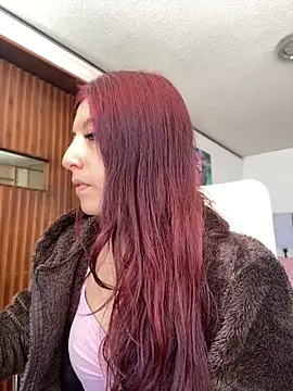 Snapshot of EveRave_Pink chatting on June 11, 2:15 pm EveRave Pink online show from June 11, 2:15 pm