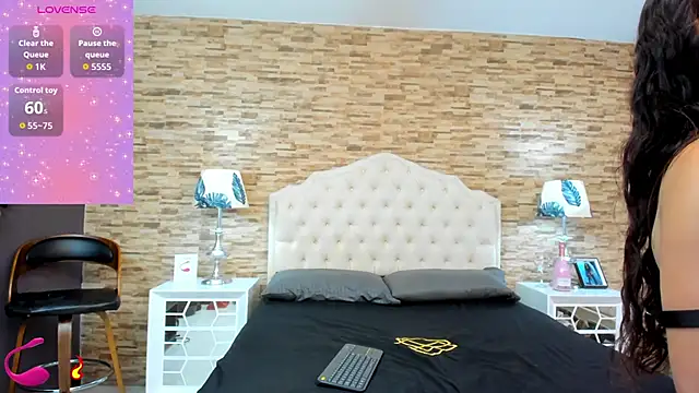 Snapshot of SofiiaJhonson chatting on June 4, 8:15 pm SofiiaJhonson online show from June 4, 8:15 pm