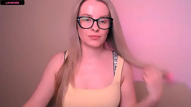 Snapshot of MariaTess_ chatting on May 10, 5:29 pm MariaTess online show from May 10, 5:29 pm