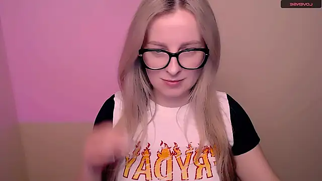 Snapshot of MariaTess_ chatting on May 20, 2:56 pm MariaTess online show from May 20, 2:56 pm