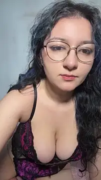 Snapshot of Lulu_Lu chatting on May 12, 7:44 pm Lulu Lu online show from May 12, 7:44 pm