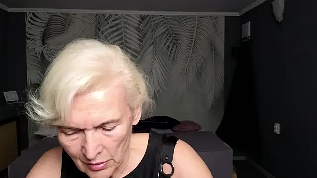 Snapshot of Nia_Natur chatting on June 11, 6:11 am Nia Natur online show from June 11, 6:11 am
