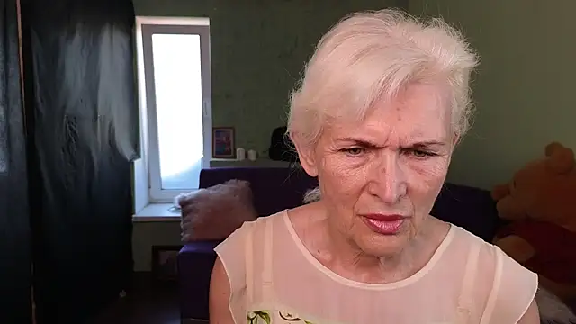 Snapshot of Nia_Natur chatting on June 12, 6:23 am Nia Natur online show from June 12, 6:23 am